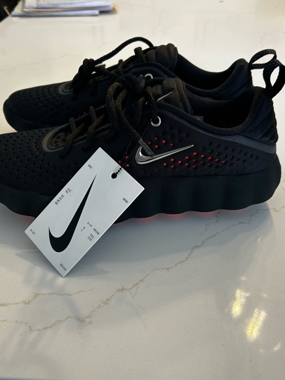 Nike Mind 002 - Black and Hyper Crimsom - Picture 5 of 11